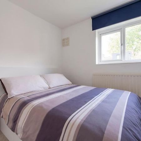 Lovely 2-Bed 15 Minutes To Central Лондон Екстер'єр фото