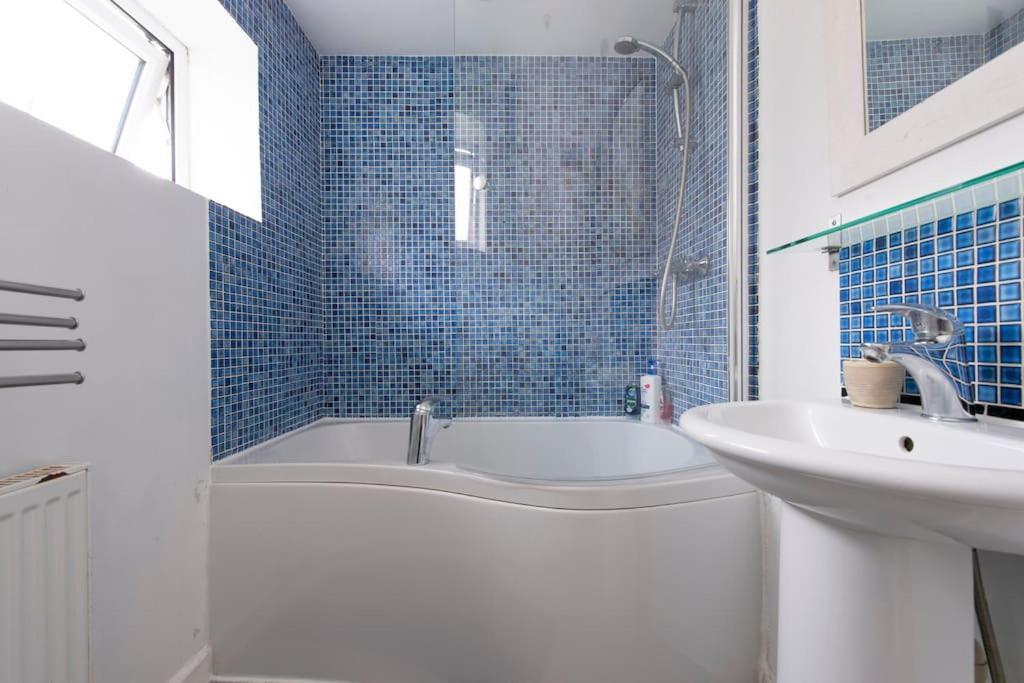 Lovely 2-Bed 15 Minutes To Central Лондон Екстер'єр фото