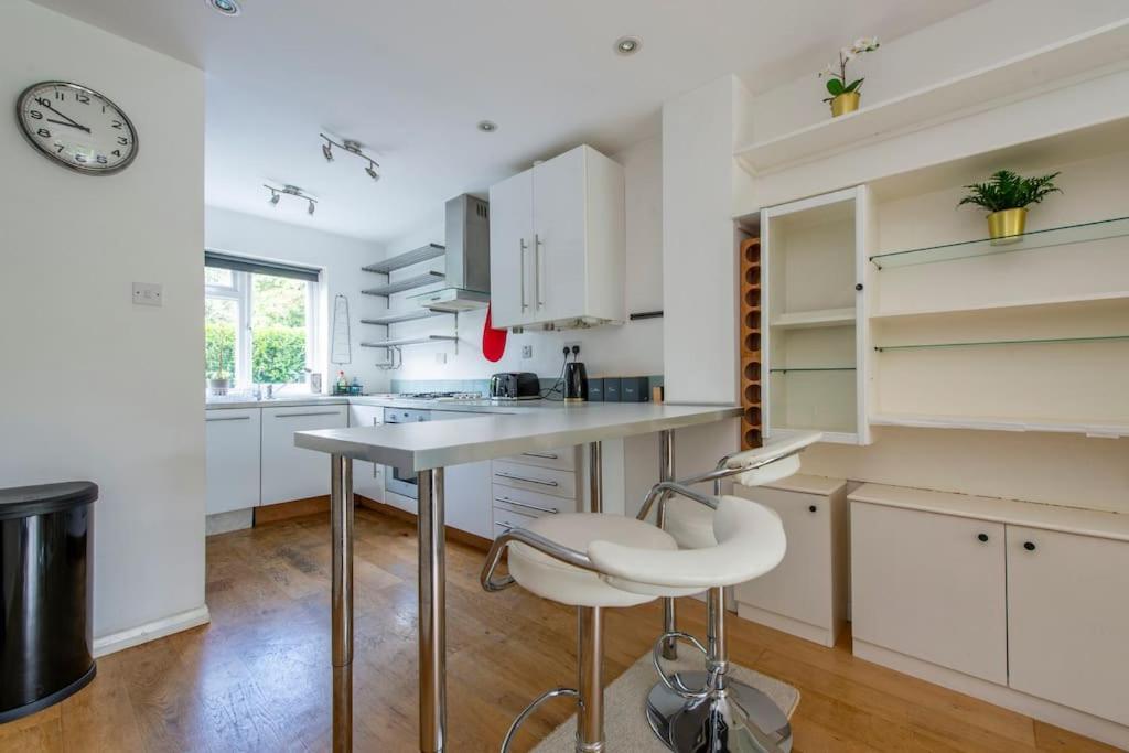 Lovely 2-Bed 15 Minutes To Central Лондон Екстер'єр фото