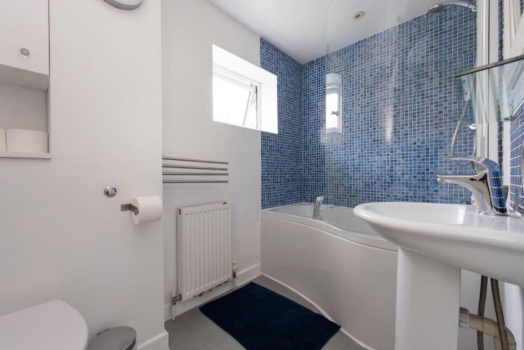 Lovely 2-Bed 15 Minutes To Central Лондон Екстер'єр фото