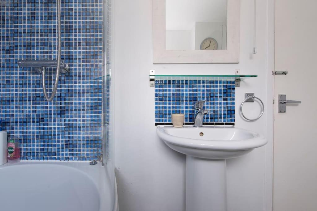 Lovely 2-Bed 15 Minutes To Central Лондон Екстер'єр фото