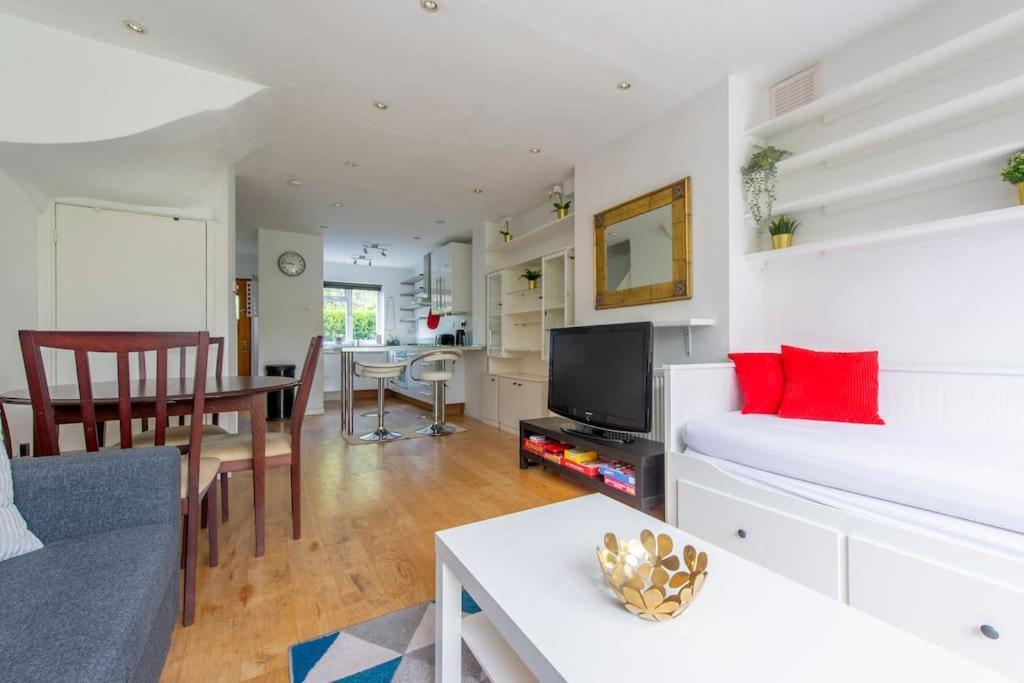 Lovely 2-Bed 15 Minutes To Central Лондон Екстер'єр фото